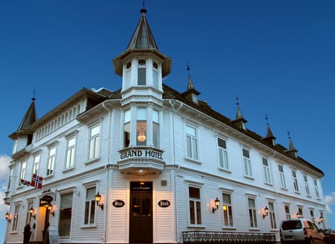 Property building, Night