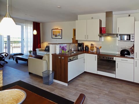 Photo of the whole room, Decorative detail