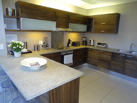 Kitchen or kitchenette, Communal kitchen