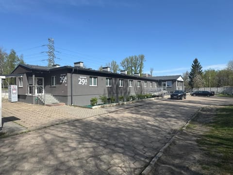 Property building, Day, Neighbourhood, Other, Parking