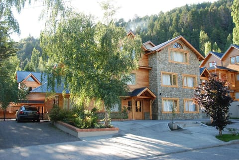 Property building, Natural landscape, Mountain view, Street view