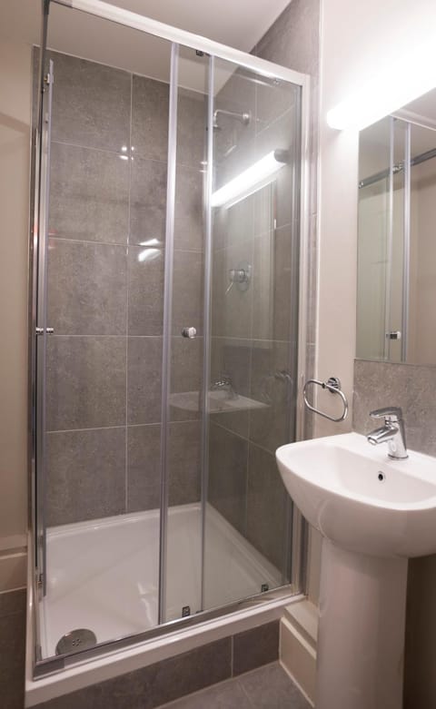 Three Bedroom Apartment - Edward Square Galway Hostel in Galway