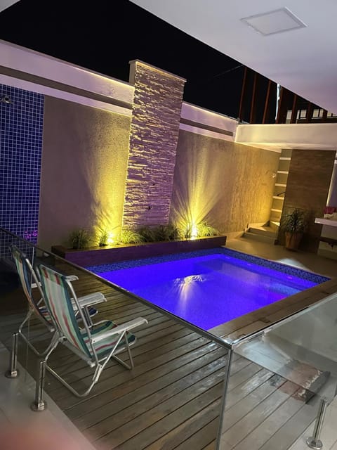 Patio, Swimming pool, sunbed