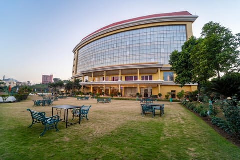 Restaurant/places to eat, Garden, Seating area, Mountain view, wedding