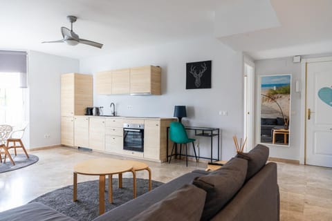 Kitchen or kitchenette, Living room