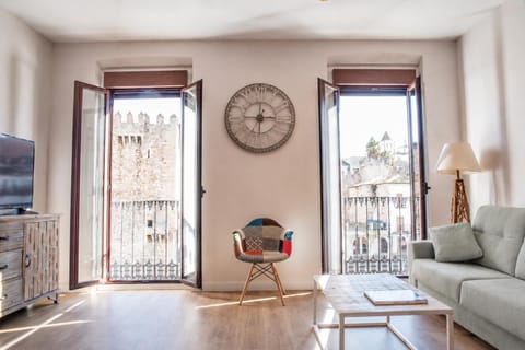 Communal lounge/ TV room, Lounge or bar, City view, Landmark view