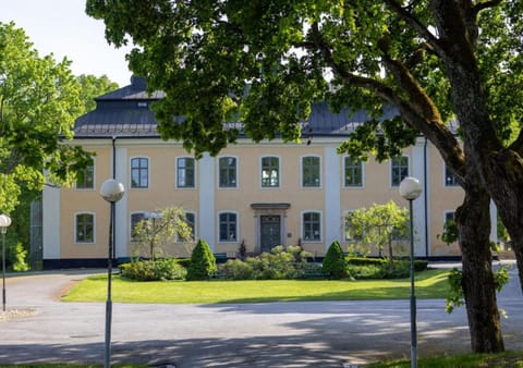 Facade/entrance, Garden