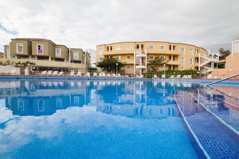 Property building, Pool view, Swimming pool, Swimming pool