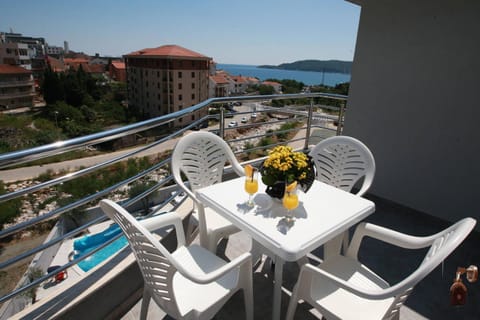 View (from property/room), Balcony/Terrace, Sea view, Drinks, Alcoholic drinks