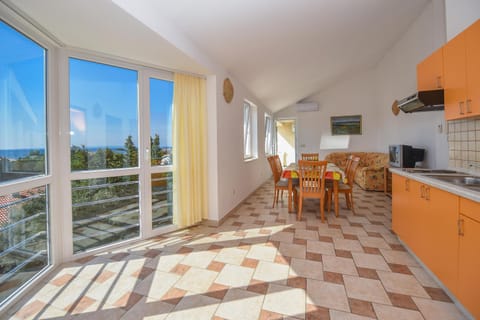 View (from property/room), Kitchen or kitchenette, Dining area