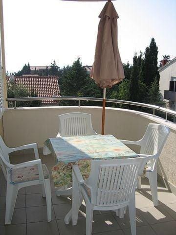 Apartments Luaniva 50m from the see Bed and Breakfast in Novalja