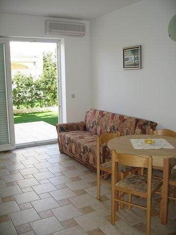 Apartments Luaniva 50m from the see Bed and Breakfast in Novalja