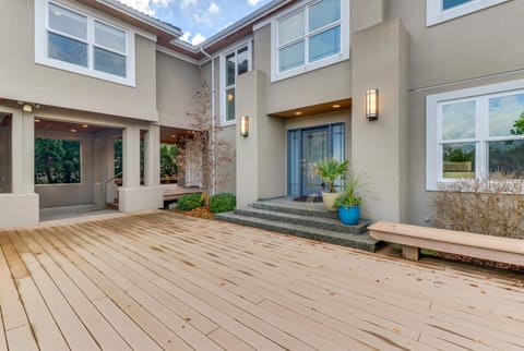 Camano Island Waterfront Modern Splendor House in Camano Island