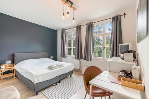 Bed, Bedroom, hair dresser, towels