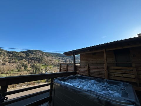Chalet du Faubourg & Jacuzzi, proximité Gerardmer & La Bresse Chalet in Gérardmer