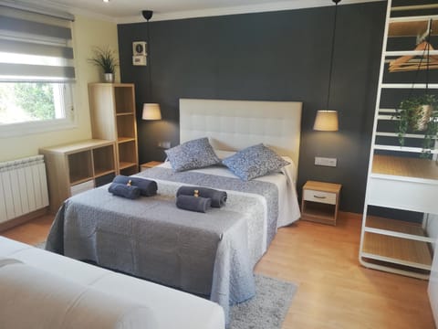 Bed, Photo of the whole room