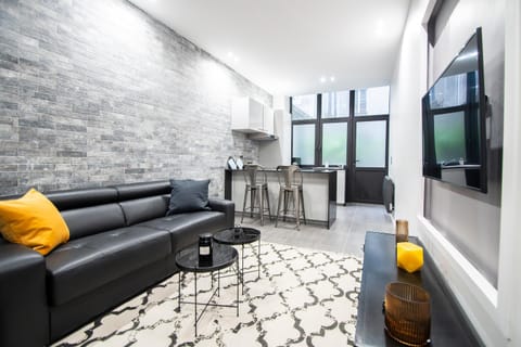Kitchen or kitchenette, Living room