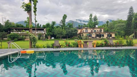 Property building, Garden view, Swimming pool