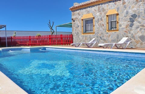Swimming pool, sunbed