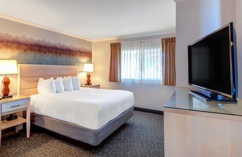 Hallmark Resort in Cannon Beach Hotel in Tolovana Park