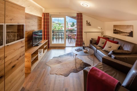 TV and multimedia, Balcony/Terrace, Living room, Other, Photo of the whole room, Decorative detail, Seating area, Garden view, Mountain view, Certificate/Award, Certificate/Award, Quiet street view