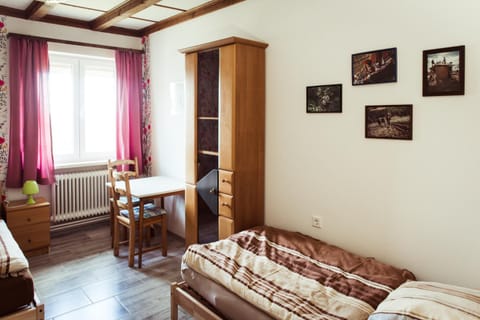 Photo of the whole room, Decorative detail