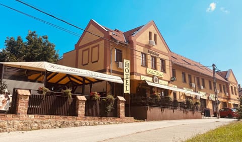 Property building, Day, Street view