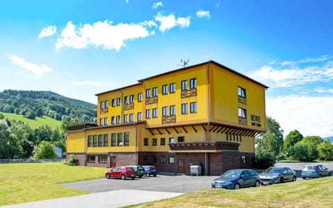 Property building, Day, Natural landscape, Mountain view, Parking