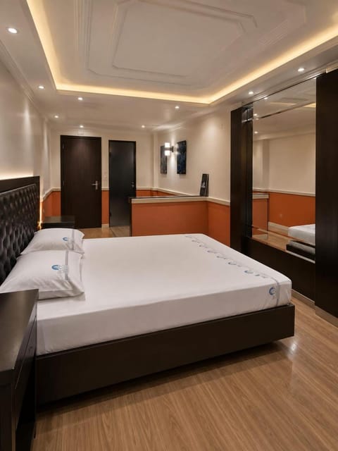 Photo of the whole room, Bedroom