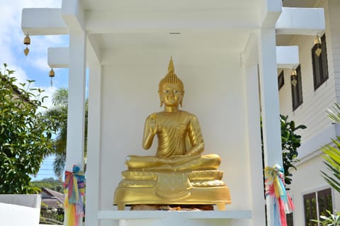 Mrchu Meditation House Bed and Breakfast in Khuekkhak