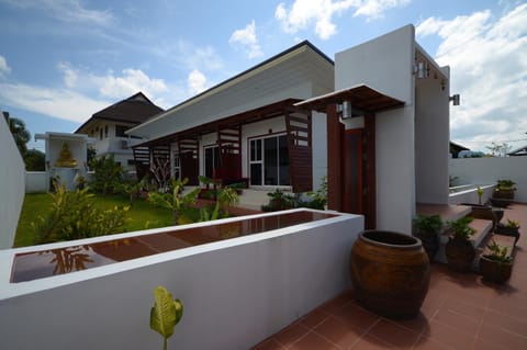 Mrchu Meditation House Bed and Breakfast in Khuekkhak