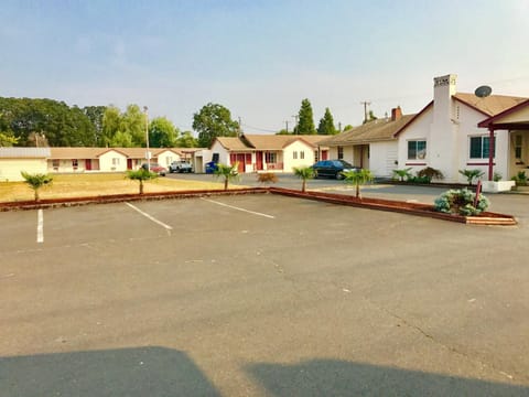 Travelers Inn Motel Motel in Salem