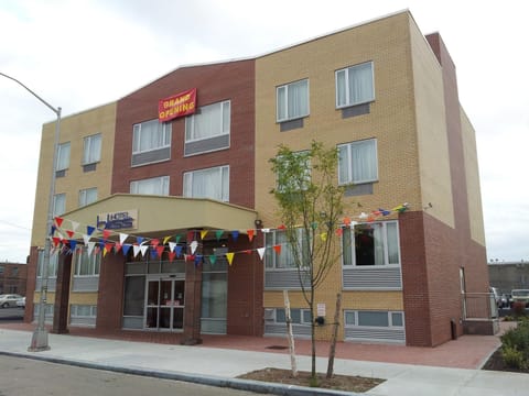 Facade/entrance