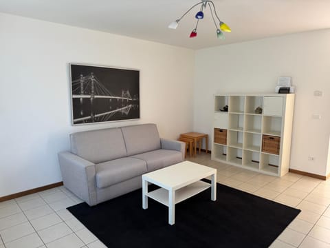 Day, Living room, Seating area
