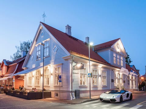Property building, Neighbourhood