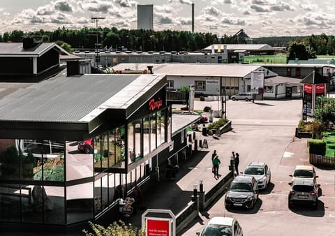 Facade/entrance, View (from property/room)