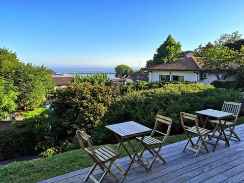 Patio, Spring, Day, Natural landscape, Garden, Dining area, Garden view, Sea view