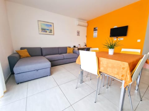 Communal lounge/ TV room, Living room, Dining area