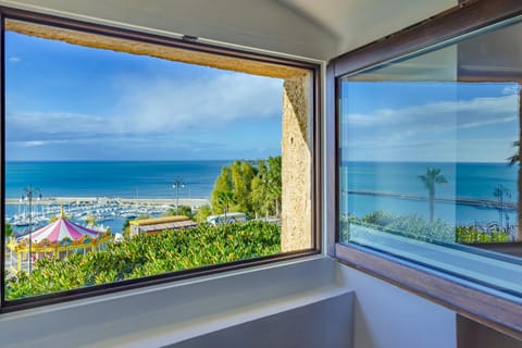 City view, Sea view, Street view