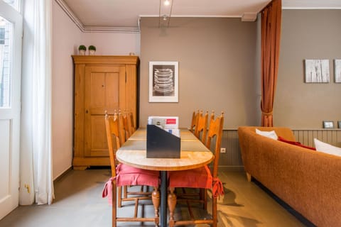 Living room, Photo of the whole room, Seating area, Dining area, hair dresser