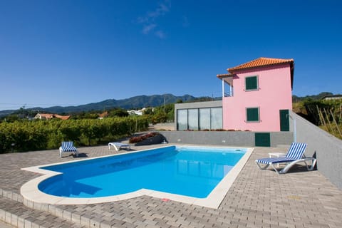 Property building, Day, Natural landscape, Mountain view, Pool view, Swimming pool, sunbed