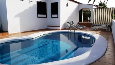 Solarium, Swimming pool, sunbed