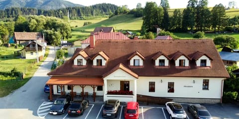 Property building, Neighbourhood, Natural landscape, Bird's eye view, Parking