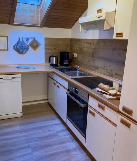 Coffee/tea facilities, Kitchen or kitchenette, pet friendly, stove