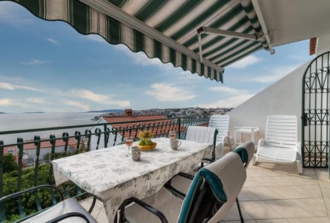 Balcony/Terrace, children, Family