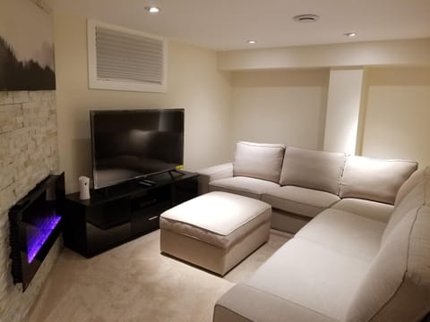 TV and multimedia, Living room, Seating area, Evening entertainment