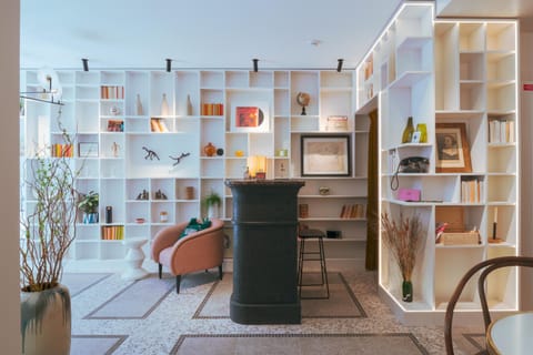 Lobby or reception, Decorative detail