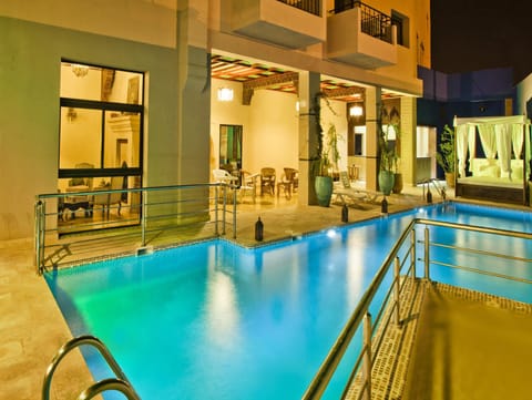 Swimming pool, Swimming pool
