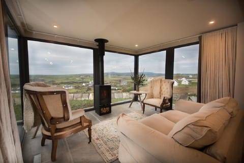 Patio, Living room