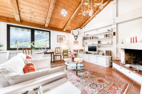 Communal lounge/ TV room, TV and multimedia, Living room, Seating area, flat iron